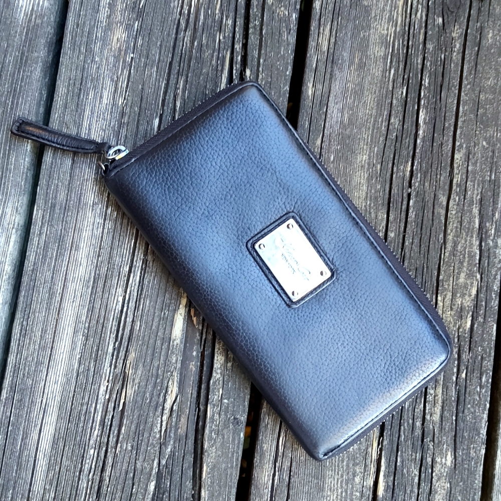 Kenneth Cole Black Leather Wristlet Wallet